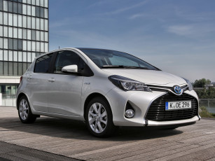Картинка автомобили toyota светлый hybrid 2014г yaris