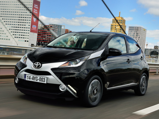Обои картинки фото автомобили, toyota, 2014г, 5-door, x-clusiv, aygo, темный