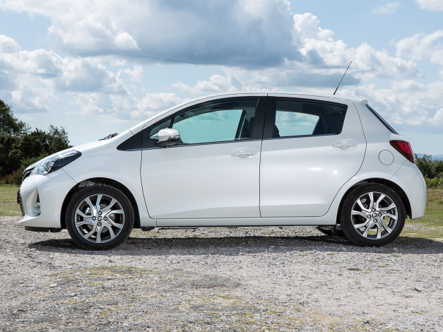 Обои картинки фото автомобили, toyota, 5-door, yaris, светлый, 2014г, uk-spec