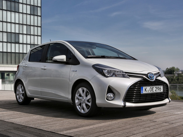 Обои картинки фото автомобили, toyota, светлый, hybrid, 2014г, yaris