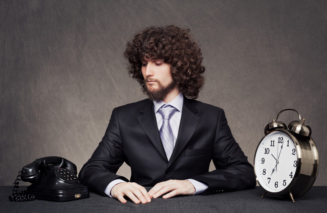 Обои картинки фото мужчины, - unsort, будильник, прическа, парень
