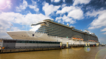 Картинка royal+princess корабли лайнеры лайнер океанский круиз причал