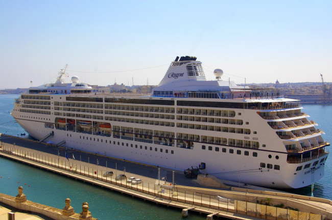 Обои картинки фото seven seas mariner, корабли, лайнеры, круиз, причал, лайнер, океанский