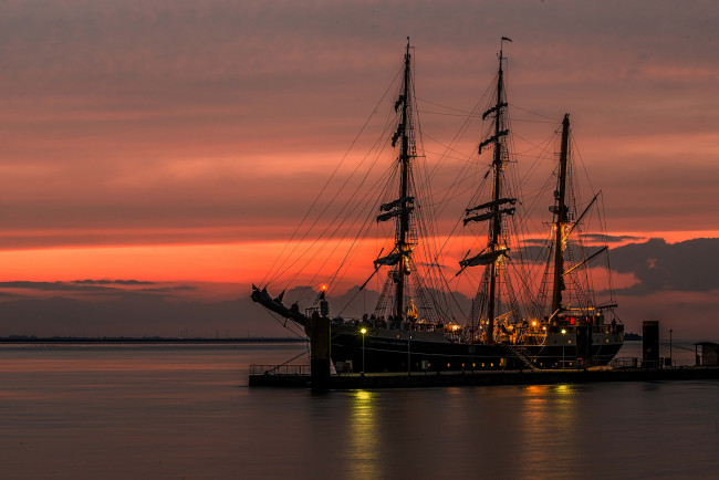 Обои картинки фото alexander von humbold ii, корабли, парусники, ночь, причал, мачты