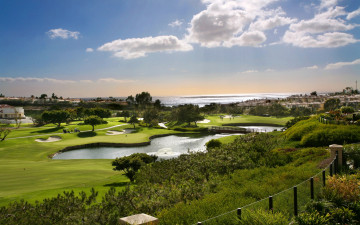 Картинка природа реки озера небо деревья мост побережье море niguel shores сша поле домики пруд гольф газон облака солнце горизонт