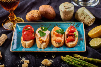Картинка еда бутерброды +гамбургеры +канапе брускетта спаржа помидор хлеб лимон