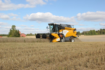 Картинка техника комбайны sampo