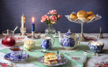 Картинка еда натюрморт десерт сахар посуда печенье молоко розы свеча чай джем сервиз
