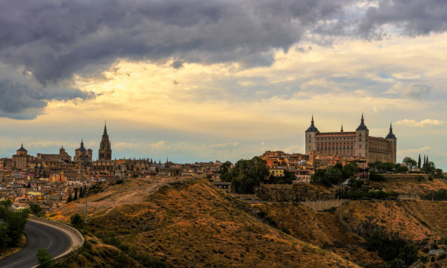 Обои картинки фото города, толедо , испания, дома, пейзаж, деревья, облака, толедо, небо, дорога