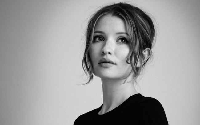 Обои картинки фото emily browning, девушки, -unsort , лица,  портреты, лицо, черно-белая, emily, browning