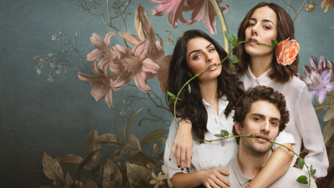 Обои картинки фото кино фильмы, la casa de las flores , сериал, девушки, парень, роза, цветы