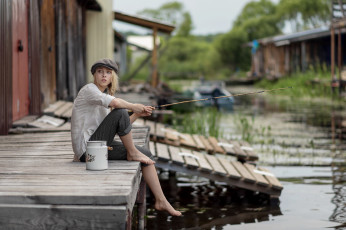 Картинка девушки алиса+тарасенко пруд удочка кепка