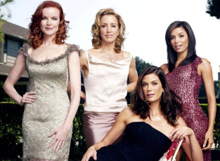 Картинка кино+фильмы desperate+housewives женщины платья дом сад