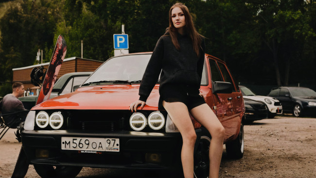 Обои картинки фото автомобили, -авто с девушками, иж, 2126