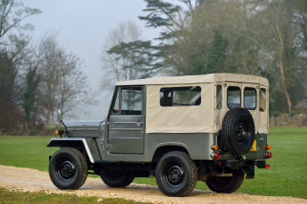 Картинка автомобили mitsubishi 1961г jeep j20