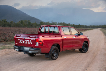 Картинка автомобили toyota 4x2 красный cab double hilux sr au-spec 2015г