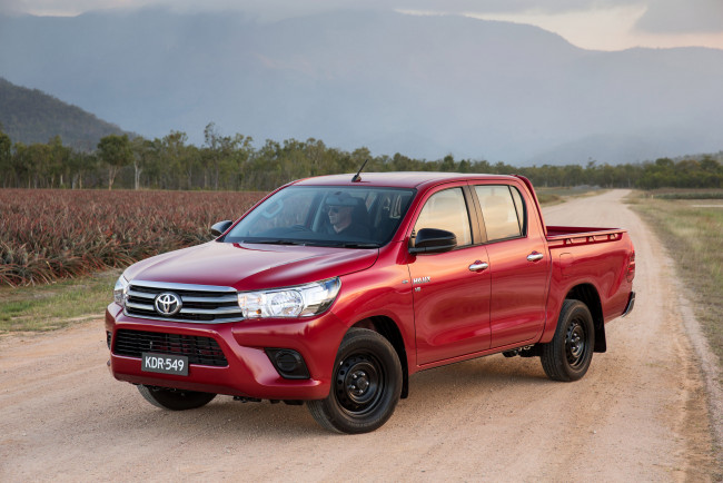 Обои картинки фото автомобили, toyota, 4x2, красный, double, 2015г, au-spec, cab, hilux, sr