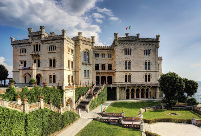 Обои картинки фото miramare castle,  trieste, города, замки италии, замок, побережье