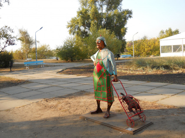 Обои картинки фото русановская набережная в киеве, города, - памятники,  скульптуры,  арт-объекты, парк, памятник, осень, киев