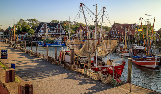 Обои картинки фото корабли, порты ,  причалы, рыболовы