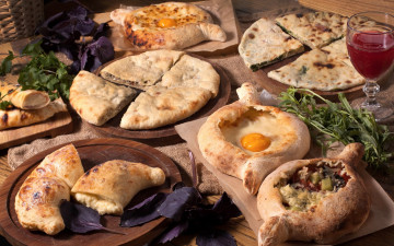 Картинка еда хлеб +выпечка грузинская кухня ассорти базилик овощи вино лаваш яйцо начинка хачапури