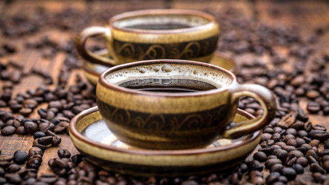 Обои картинки фото еда, кофе,  кофейные зёрна, зерна, чашки