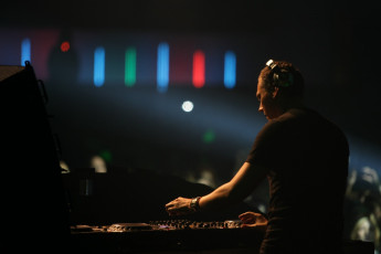 Картинка dj-tiesto музыка -временный музыкант