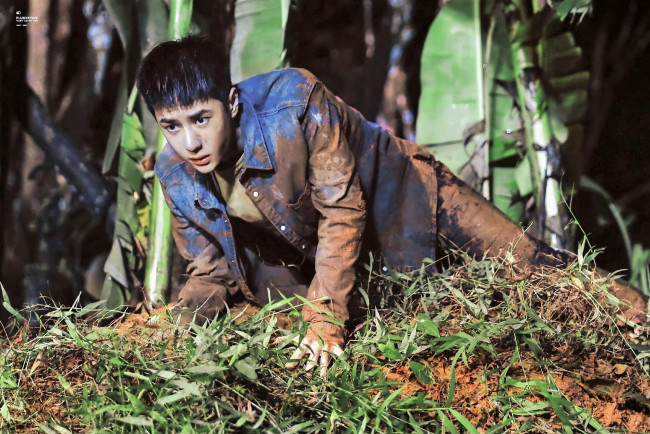 Обои картинки фото кино фильмы, being a hero, чэнь, юй, грязь, трава, лес