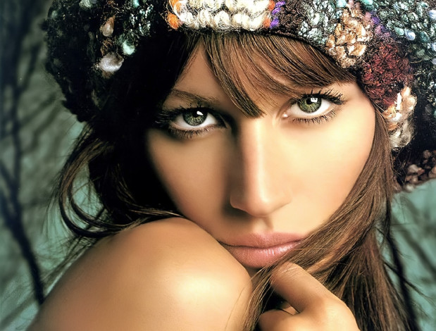 Обои картинки фото девушки, gisele bundchen, лицо, шапка, русая