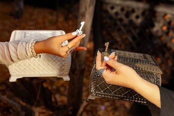 обоя разное, руки,  ноги, девушки, ключи, шкатулки, кольца