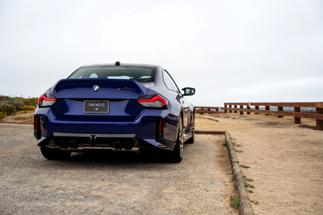 Обои картинки фото автомобили, bmw, синий, площадка, забор