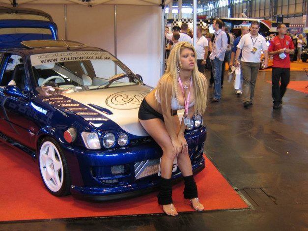 Обои картинки фото автомобили, авто, девушками