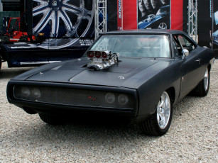 Картинка автомобили выставки уличные фото