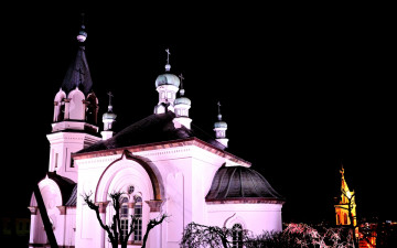 Картинка города католические соборы костелы аббатства купола ночь освещения