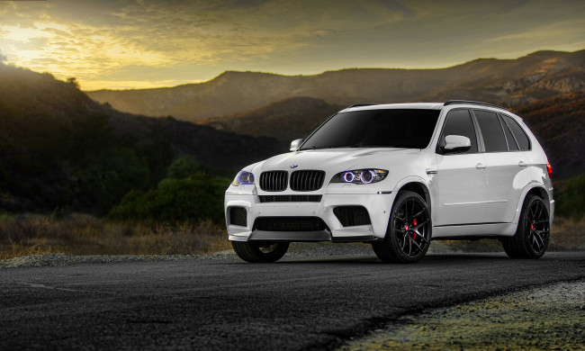 Обои картинки фото автомобили, bmw, tuning, бмв, wheels, white, x5m