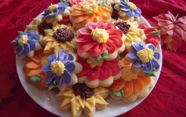 Обои картинки фото еда, пирожные,  кексы,  печенье, тарелка