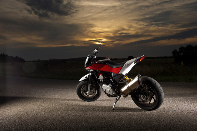 Обои картинки фото мотоциклы, husqvarna