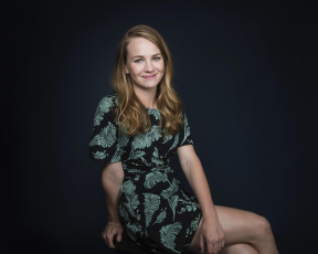 Картинка девушки britt+robertson britt robertson актриса улыбка платье