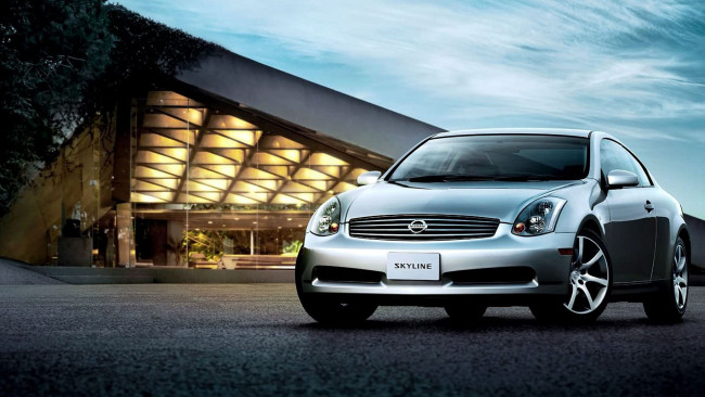 Обои картинки фото автомобили, nissan, datsun, ниссан, серебристый, здание