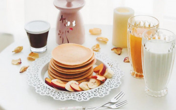 Картинка еда блины +оладьи свеча молоко сок кофе лепестки