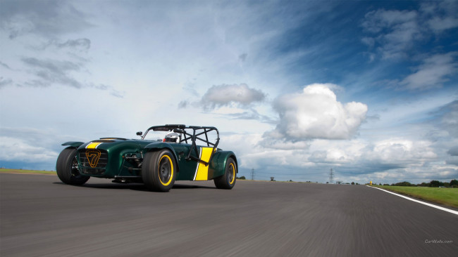 Обои картинки фото caterham p600, автомобили, caterham, зеленый, дорога, облака, небо