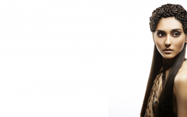 Обои картинки фото девушки, - лица,  портреты, лицо, брюнетка, прическа, топ