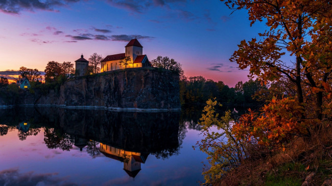 Обои картинки фото church over lake kirchberg, saxony, города, - католические соборы,  костелы,  аббатства, church, over, lake, kirchberg