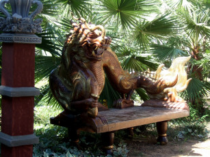 Картинка разное рельефы статуи музейные экспонаты деревья дракон скульптура