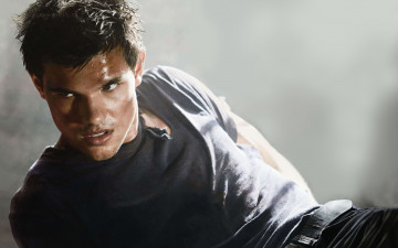 Картинка кино фильмы abduction порванная майка