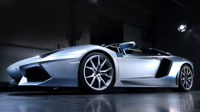 Обои картинки фото lamborghini, aventador, автомобили, скорость, автомобиль, стиль, мощь