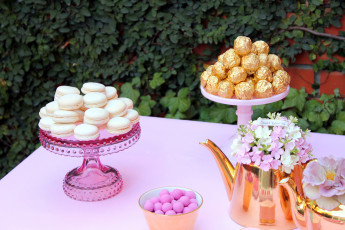 Картинка еда конфеты +шоколад +сладости вазы макаруны драже сладкий стол