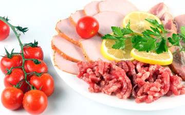 Картинка еда разное помидоры лимон петрушка ветчина колбаса