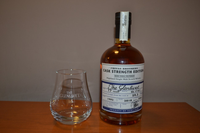 Обои картинки фото glenlivet, бренды, the glenlivet, бутылка, алкоголь, бренд, виски