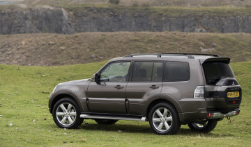 обоя автомобили, mitsubishi, shogun, 5-door, 2014г, темный